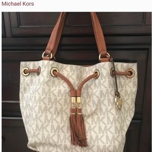 Michael Kors bag. Barely used in great condition.